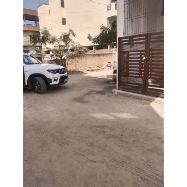Modern West-Facing Duplex with Private Roof & Parking - Image 2